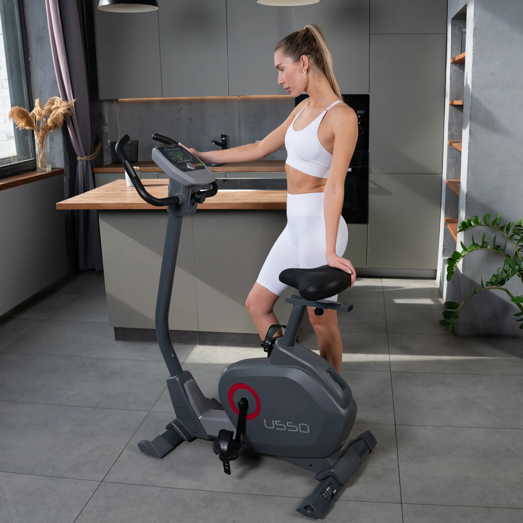 CARBON FITNESS U550 Велотренажер домашний